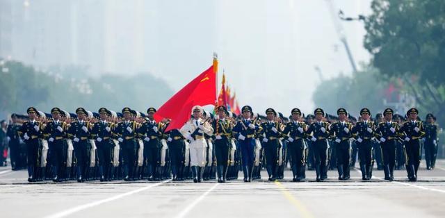 这是中国人民解放军仪仗方队。新华社记者 许畅 摄
