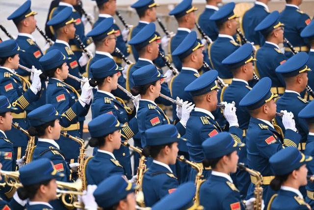 这是纪念大会开始前,中国人民解放军联合军乐团在排练。新华社记者 李鑫 摄